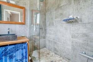 Bathroom - Apartment with balcony and parking near the beach (Arcachon)