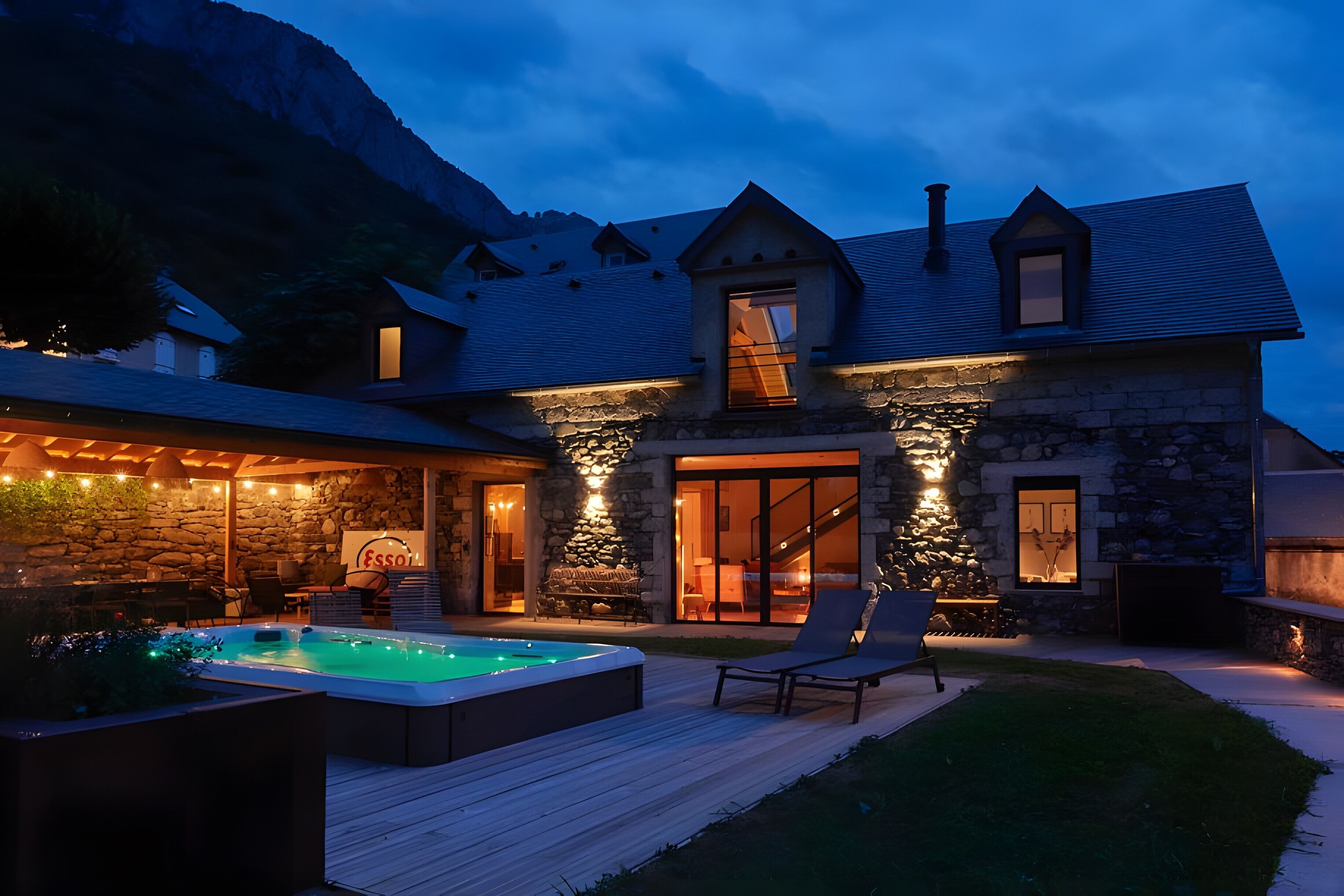 Outdoor spa tub. Holiday Home “L’Escale Pibeste” with Mountain View, Wi-Fi and Air Conditioning