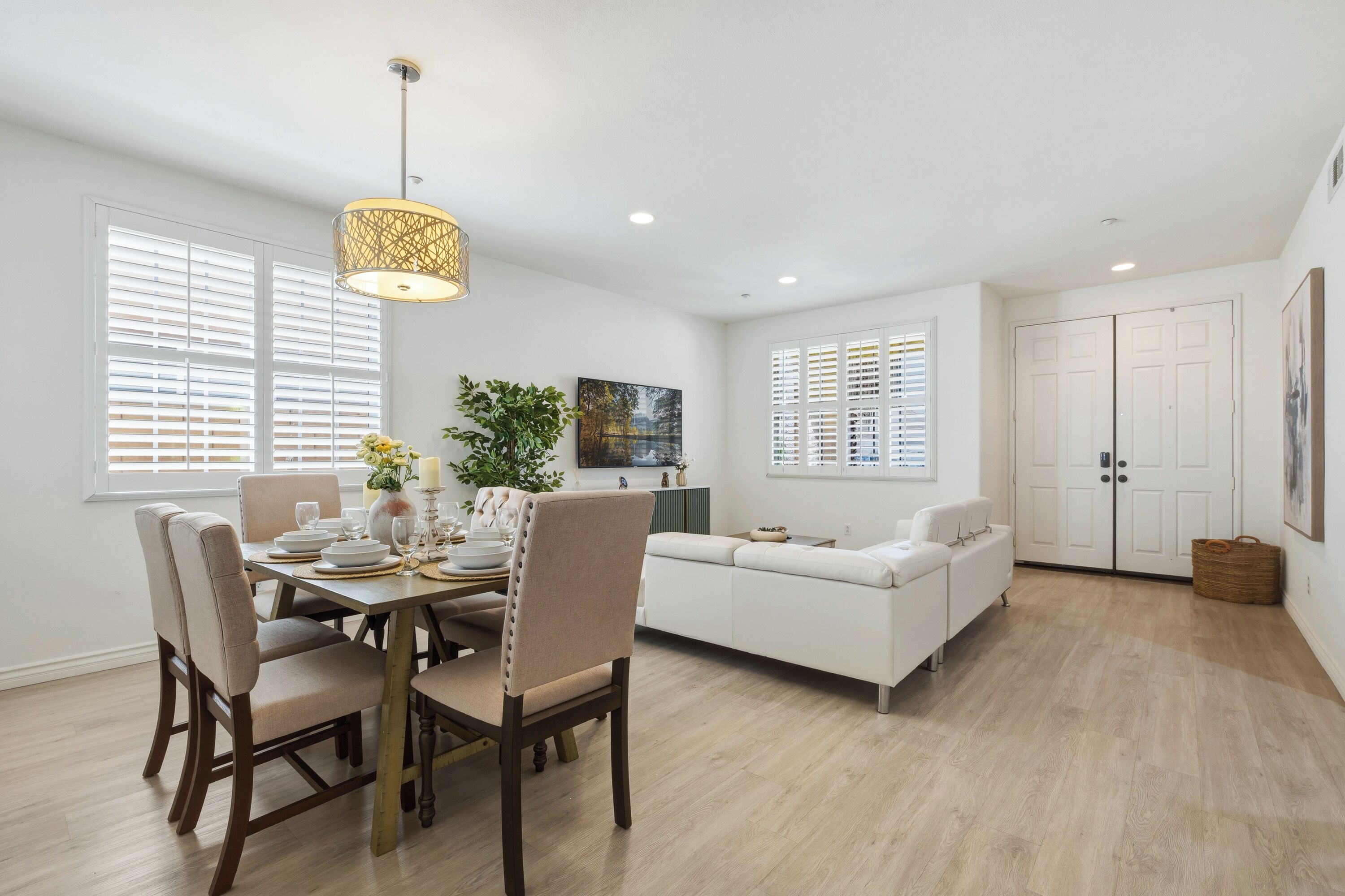 Spacious 6-bedroom House In Peaceful Fontana With Ac - Fontana, CA