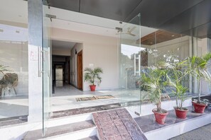House | Reception - Deluxe With Balcony Haldwani inn 2.0 (Haldwani)