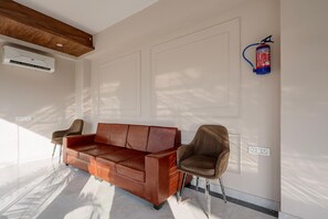 House | Living area - Deluxe With Balcony Haldwani inn 2.0 (Haldwani)