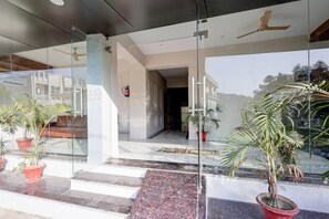 Hus | Reception
