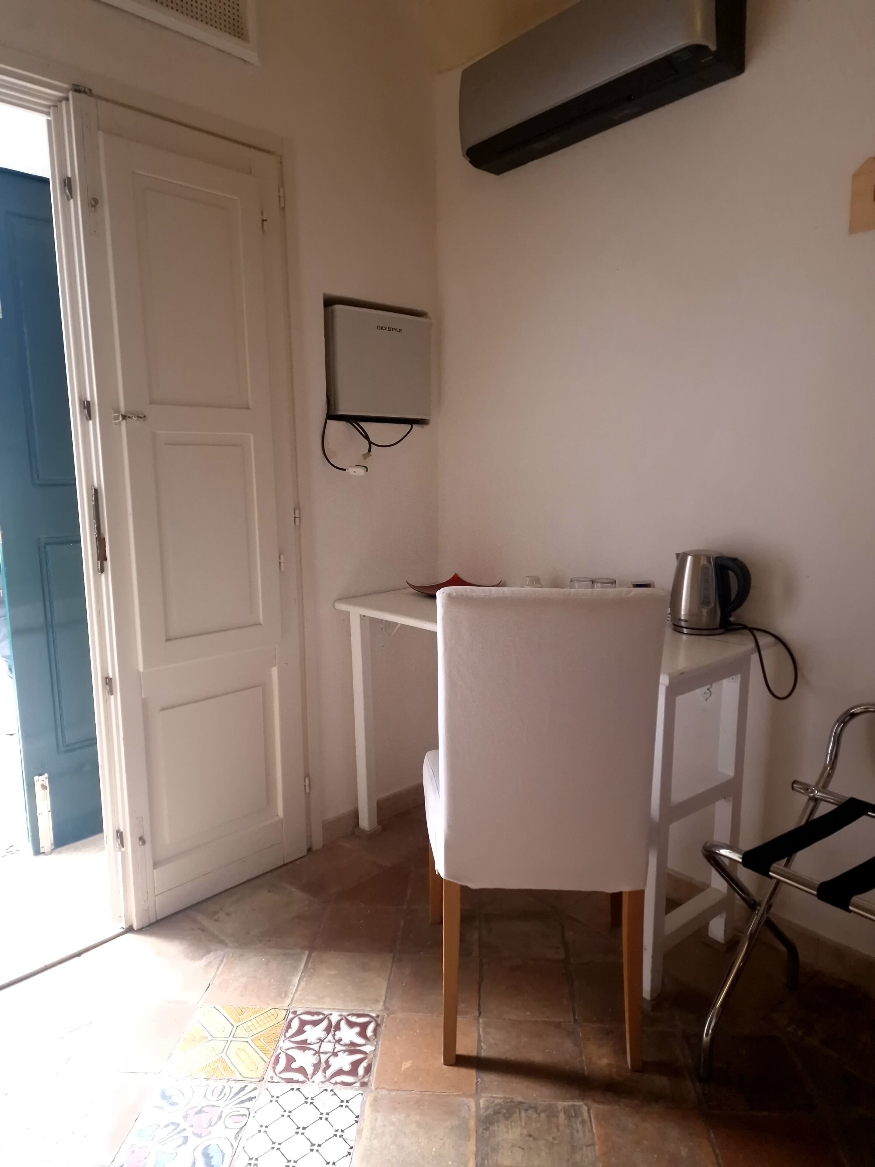 Classic Double Room, Patio, City View | Interior