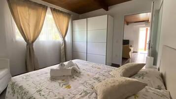 2 bedrooms, iron/ironing board, free WiFi