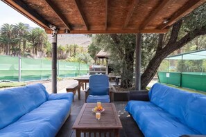 Outdoor dining - Finca House by Fataga Maspalomas (San Bartolomé de Tirajana)
