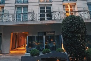 Exterior detail - IQ Recoleta Plaza, small oasis (Buenos Aires)
