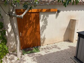 Exterior detail - Air-conditioned house Avignon 2 to 4 persons (Villeneuve-lès-Avignon)