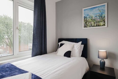 Spacious 3 Bedroom Home With Free Parking