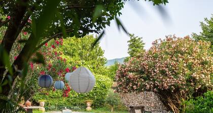 Gîtes de la Soulondre: Ferienhaus mit Bergblick, Gemeinschaftspool und WLAN