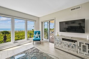 TV - Beautiful Villa w/ Views & Amenities (Hilton Head Island)