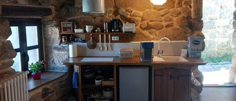 Fridge, stovetop, coffee/tea maker, electric kettle