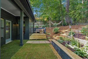Terrace/patio - Atlanta Intown Hideaway, a private forest retreat moments from the city (Atlanta)