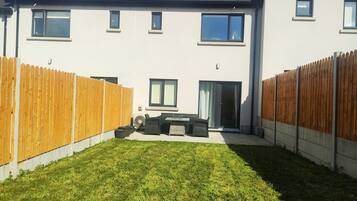 Room, 1 Bedroom, Smoking, Hot Tub | Outdoor dining
