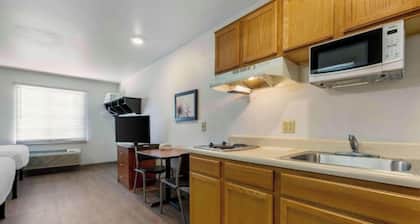 Motel 6 Suites El Paso East, TX