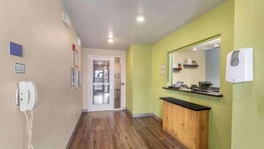 Reception - Motel 6 Suites El Paso East, TX (El Paso)