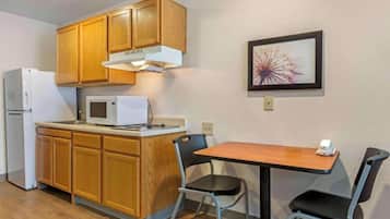 Room, 2 Queen Beds, Non Smoking (Kitchen) | Private kitchen