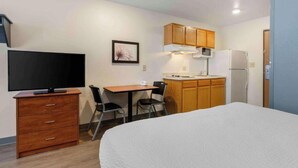 Free WiFi, bed sheets - Motel 6 Suites El Paso East, TX (El Paso)