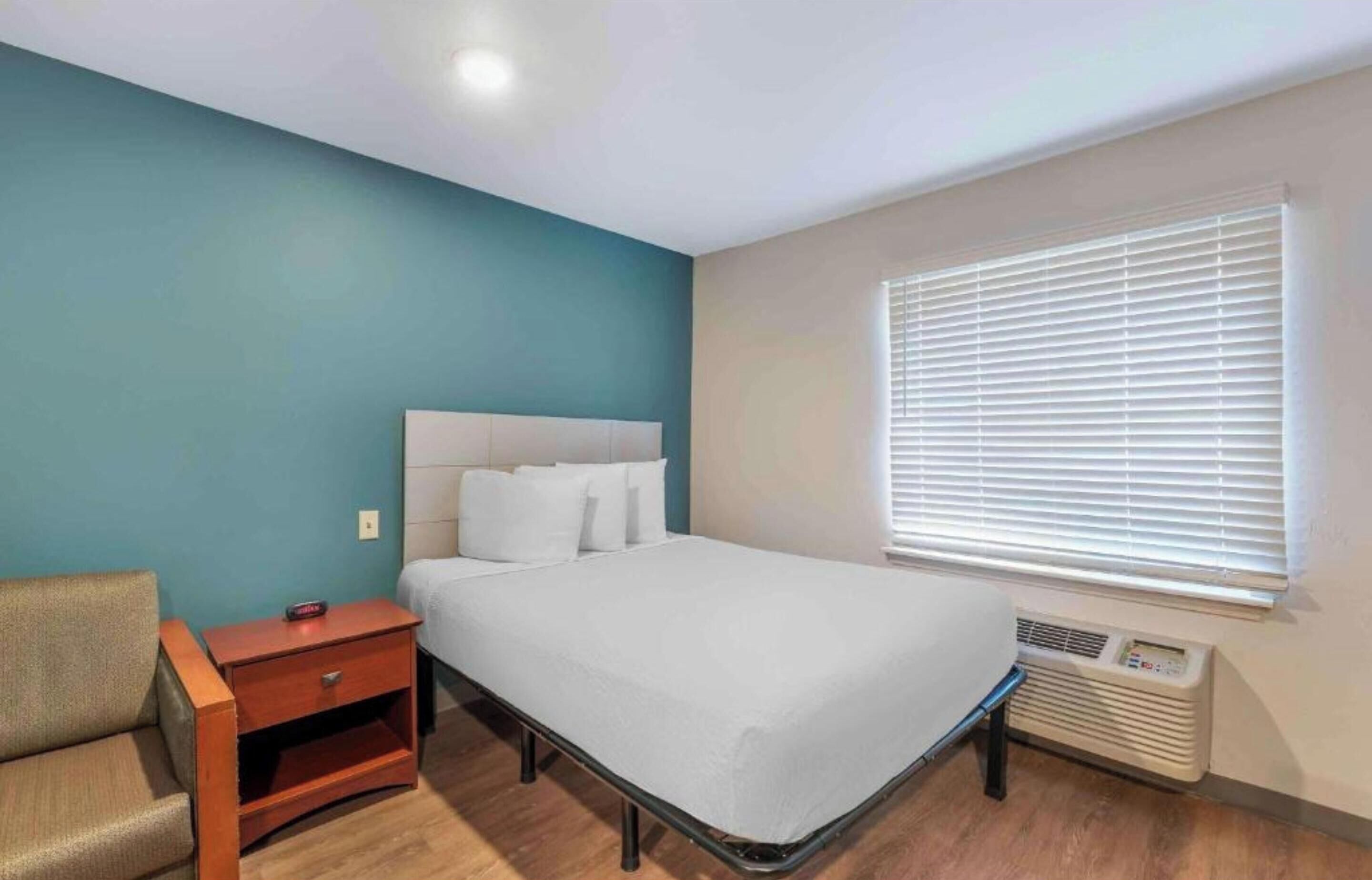 WiFi (free), bed sheets