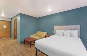 Room, 1 Queen Bed, Non Smoking (Kitchen)