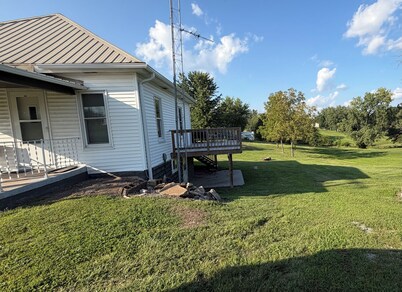Eddys Cabin 1 bedroom sleeps 4, 1.5 miles from Lake Rathbun