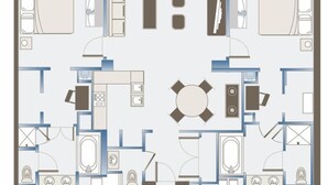 Un hôtel proposant des chambres avec cuisine, coin repas, deux chambres, une salle de bain et un salon.