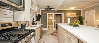 Cozy Cottage on 47th, near Downtown and Lake Erie