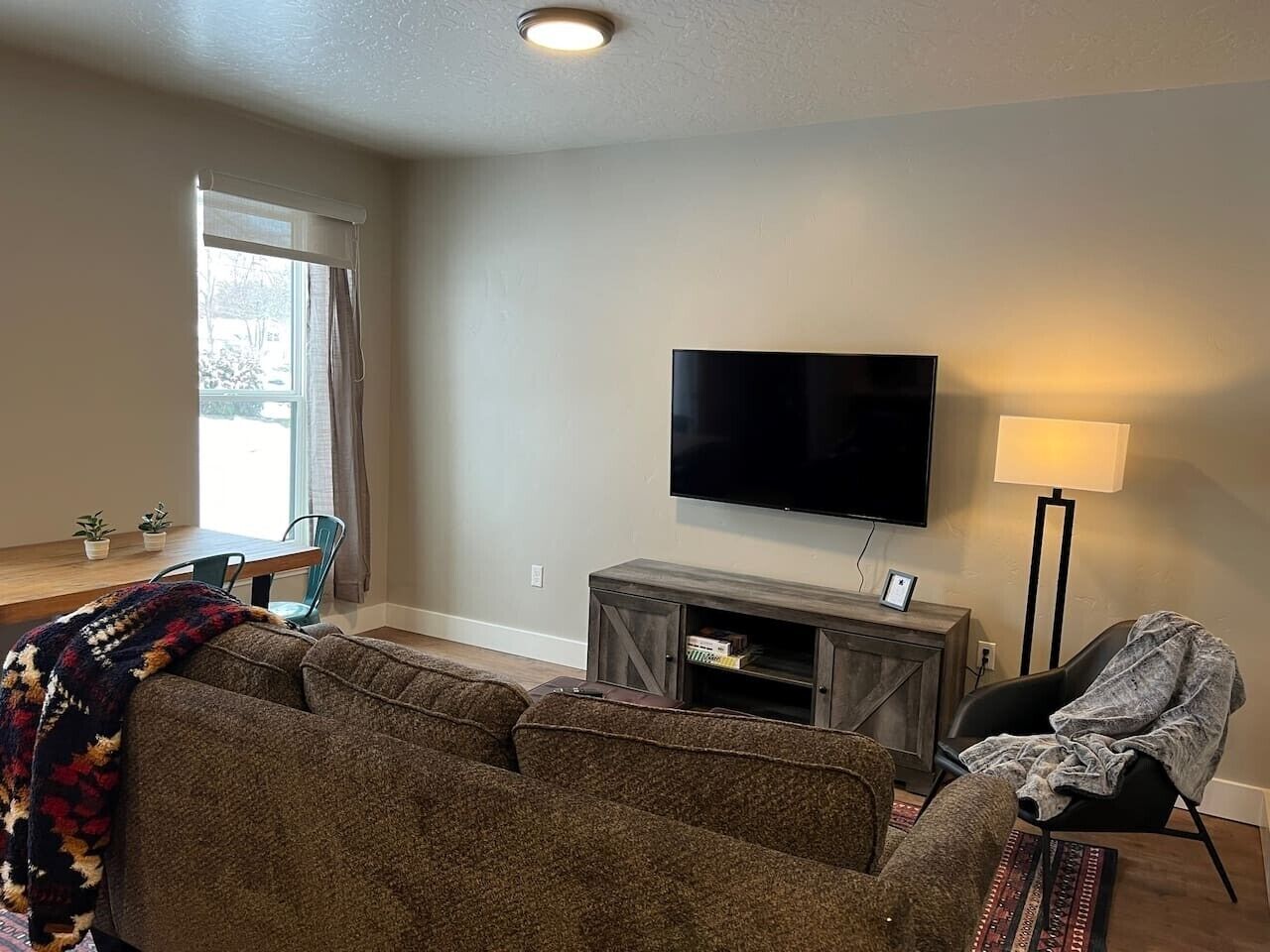 #103 Spacious Studio Apartment In La Grande, Or - La Grande, OR