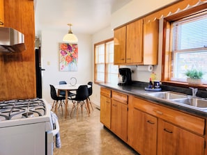 Private kitchen - 23PL - 4 Bedroom/2 Bath - Chinatown, McCormick Place (Chicago)