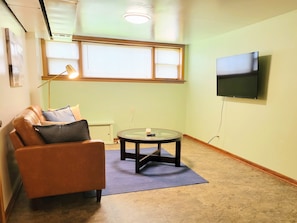 Living area - 23PL - 4 Bedroom/2 Bath - Chinatown, McCormick Place (Chicago)
