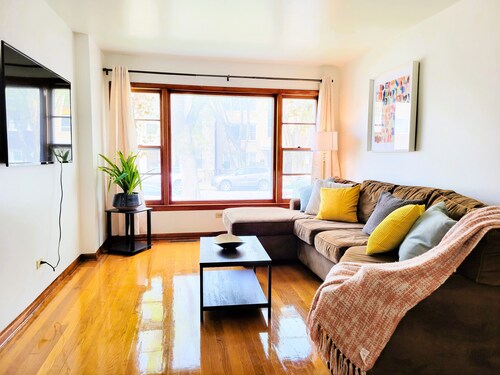 23PL - 4 Bedroom/2 Bath - Chinatown, McCormick Place