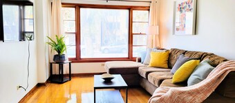 23PL - 4 Bedroom/2 Bath - Chinatown, McCormick Place
