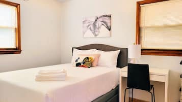 4 bedrooms, iron/ironing board, internet, bed sheets