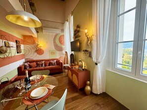 Living area - Cozy apartment in Villa inside a private park with tennis pool (Como)