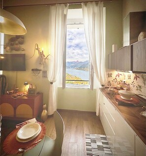 Interior - Cozy apartment in Villa inside a private park with tennis pool (Como)