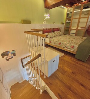 Iron/ironing board, internet, bed sheets - Cozy apartment in Villa inside a private park with tennis pool (Como)