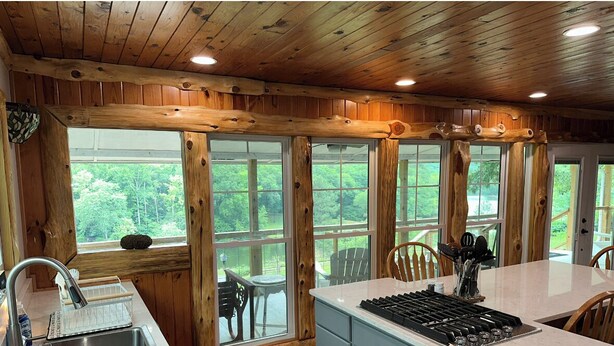 Coffee/tea maker, fridge, microwave, oven - The Red Fox Den (Hot Springs)