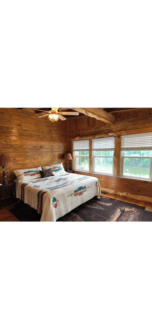 Room - The Red Fox Den (Hot Springs)