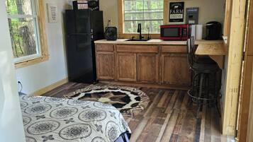 2 bedrooms, internet, bed sheets