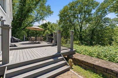 Historic Riverside Retreat/Keeney Cove Views