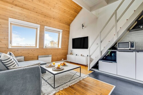 3P Duplex on the Outskirts of Paris