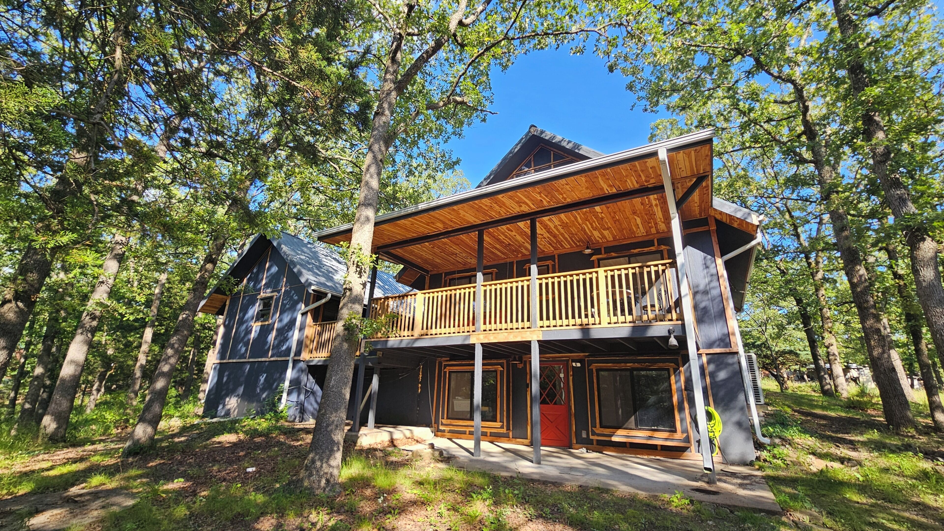 Exterior. 3-Bedroom private lake cabin with access to state park and boat ramp