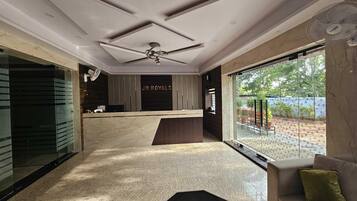 Hus | Lobby