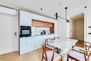 Apartment | Dining - Charming Apartment a/c 2br/6p - Grand Boulevards (Paris)