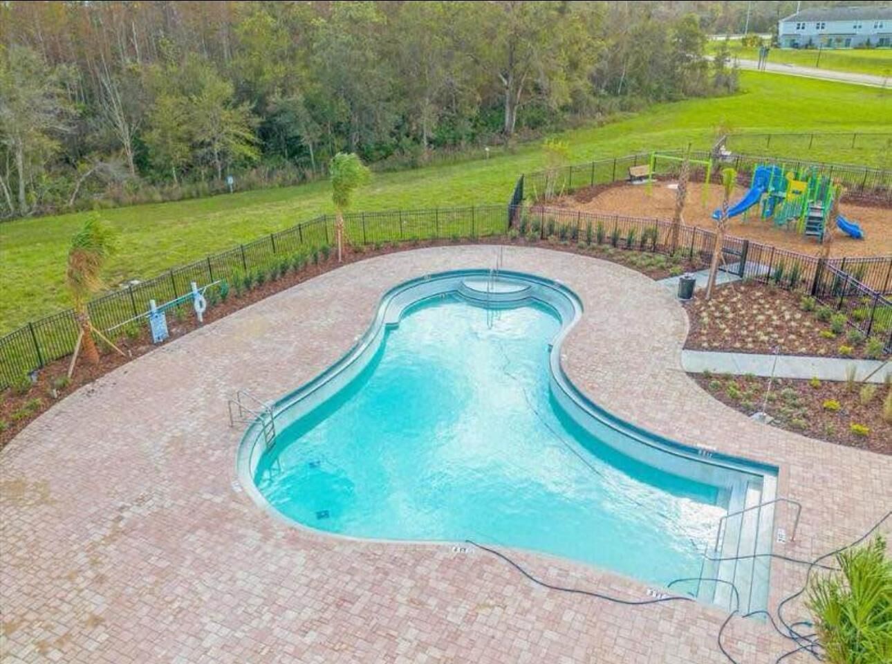 Pool. 2-bedroom, 2/5 bath  townhome in westview  Kissimmee with cool AC,