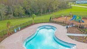 Pool - 2-bedroom, 2/5 bath  townhome in westview  Kissimmee with cool AC, (Kissimmee)