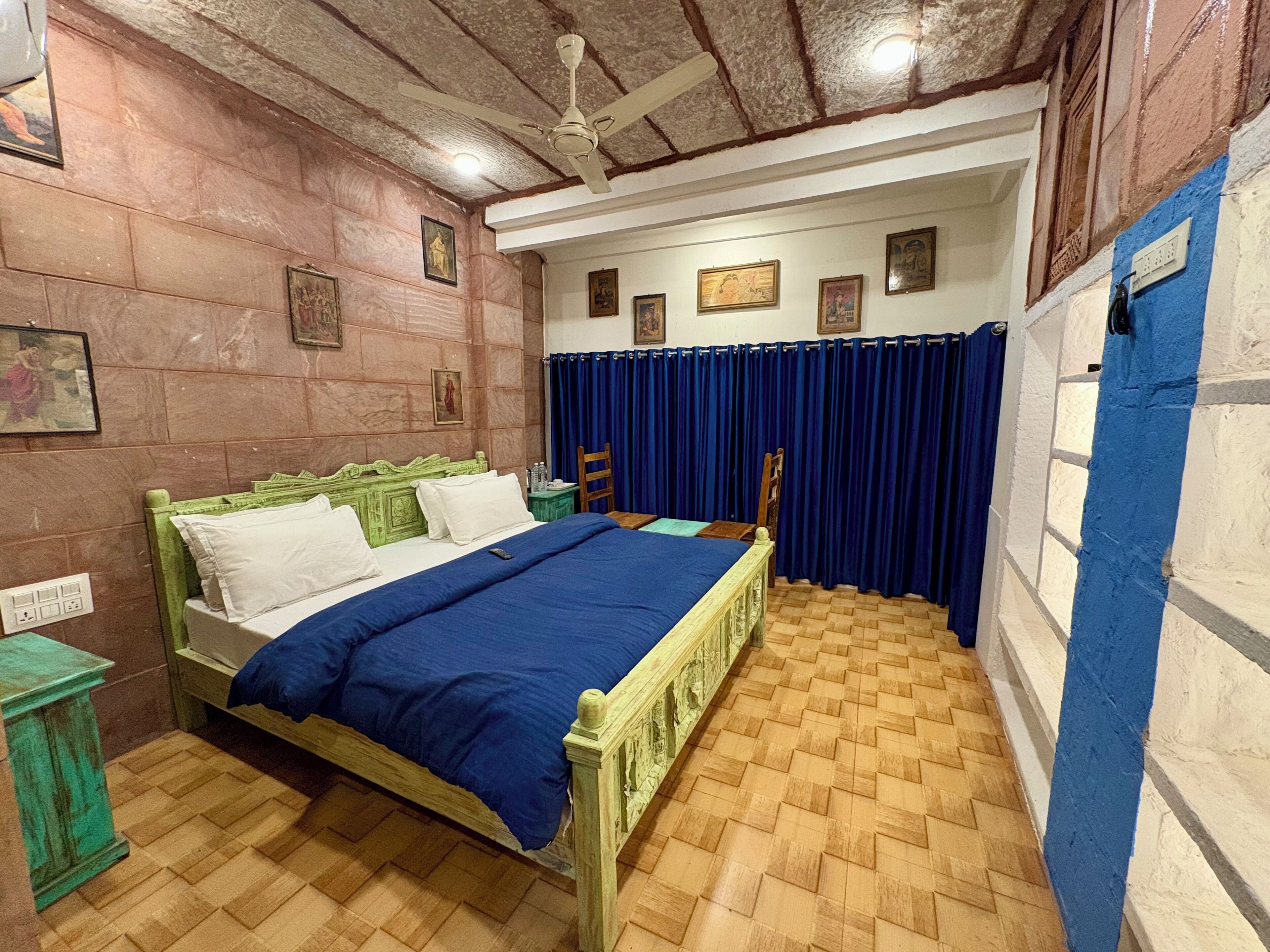 Quarto casal tradicional | Roupas de cama premium, frigobar, espaço de trabalho para notebook