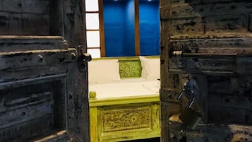 Ropa de cama de alta calidad y minibar