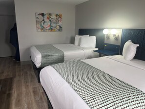 Kamar Double Basic | Meja kerja, setrika/meja setrika, dan Wi-Fi gratis