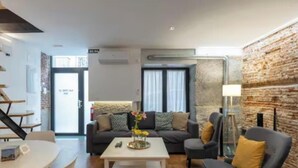 Unclassified image, 5 of 52, button - Elegant Three-Level Historic Residence in the Heart of Madrid (Madrid)