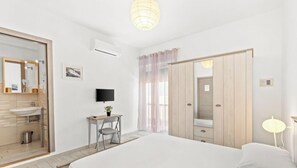Room - Camera chiara 2 – Relax with a View in the Heart of Alghero 🌊✨ (Alghero)
